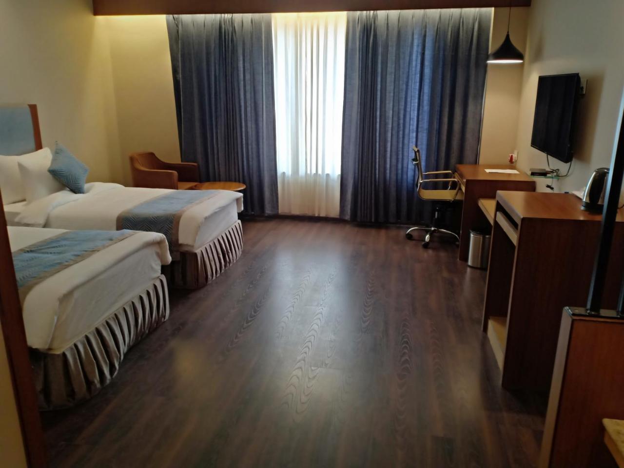 Pipul Padmaja Premium Hotel Bhubaneswar Extérieur photo