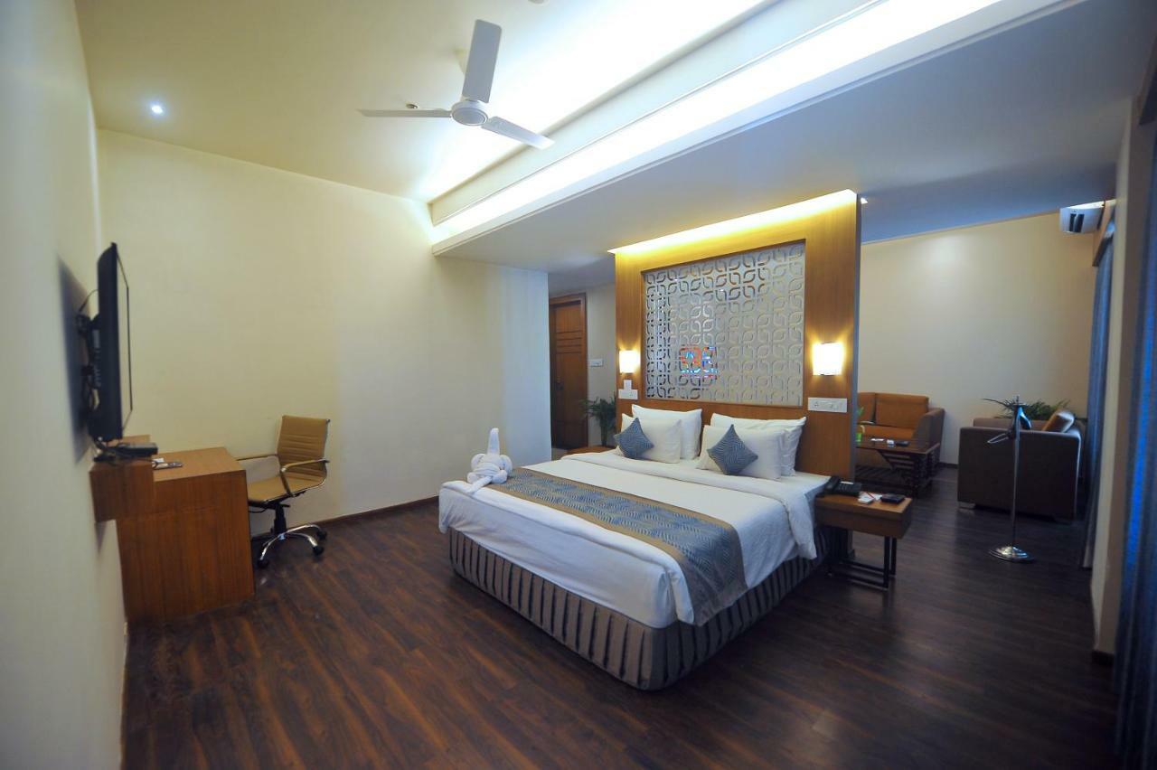 Pipul Padmaja Premium Hotel Bhubaneswar Extérieur photo